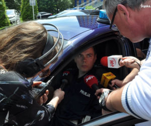 Śląska policja ma nowe radiowozy - hybrydowe Toyoty Corolle i szybkie Kie Stinger