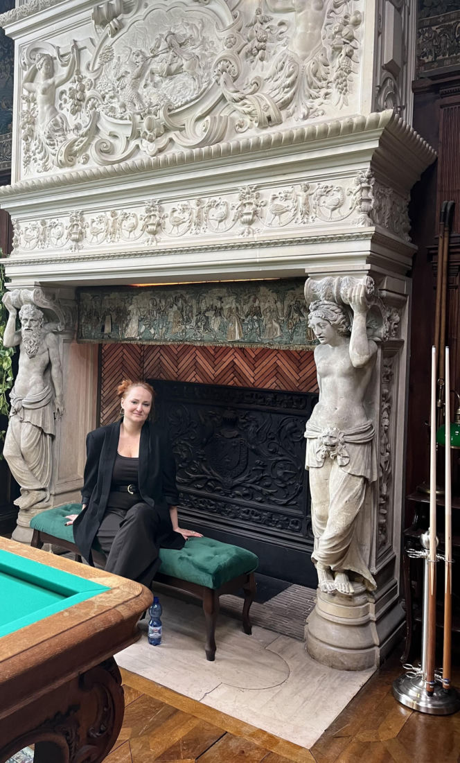 Co naprawdę dzieje się w zamku Zdrajców? Mamy zdjęcia zza kulis hitu TVN!