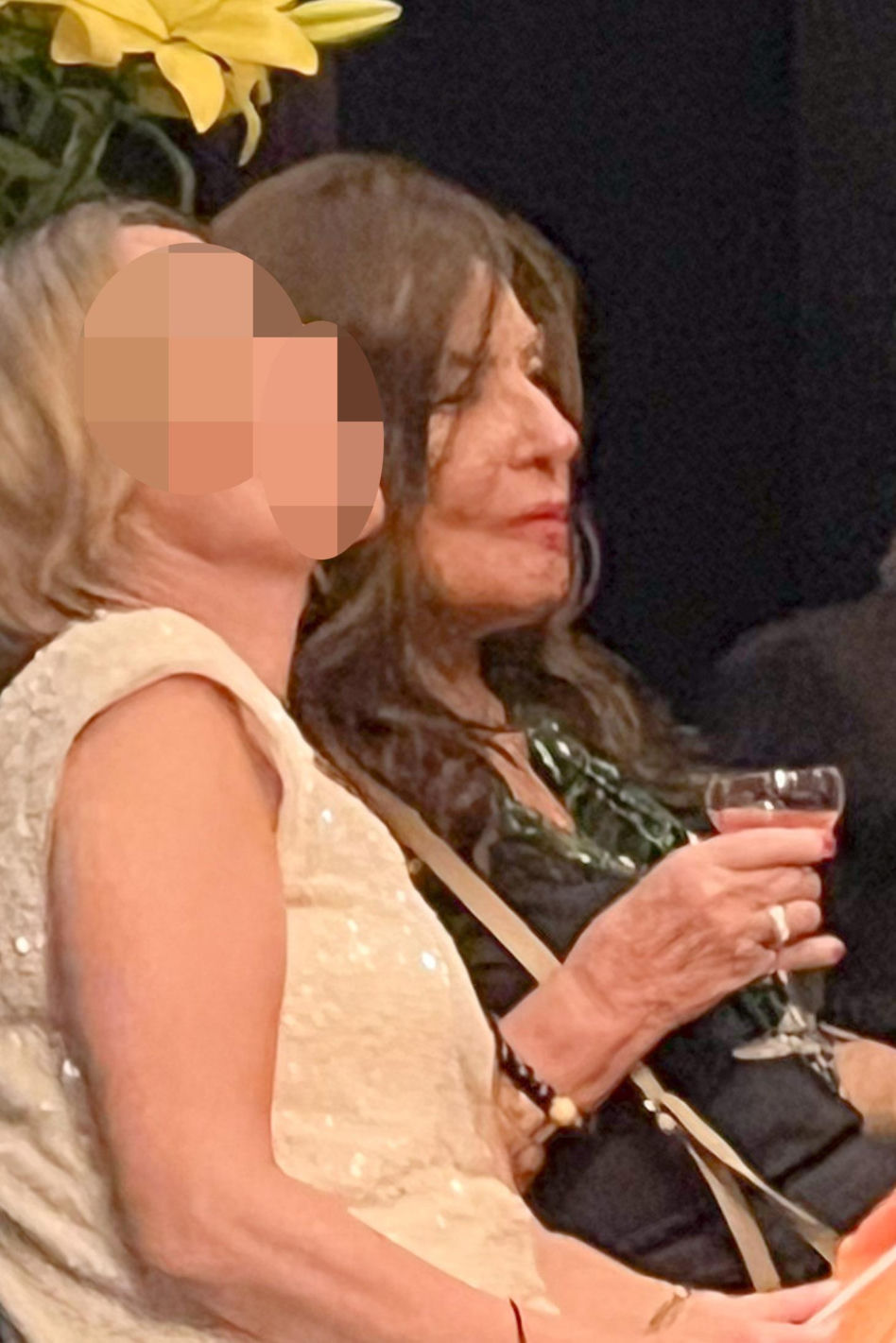 Agnieszka Perepeczko je, pije i tańcuje w środku nocy