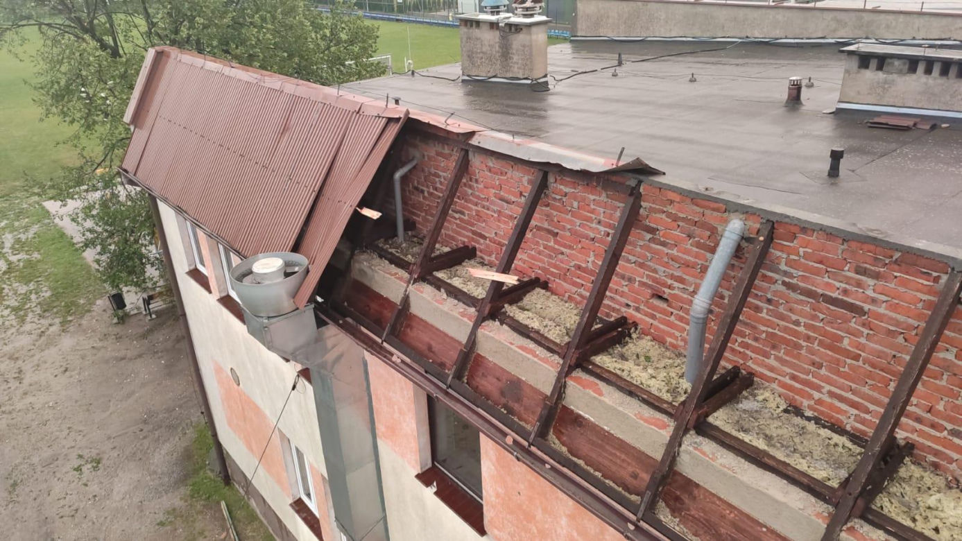 Gwałtowne burze na Śląsku. Zniszczone są domy, przedszkole i kościół