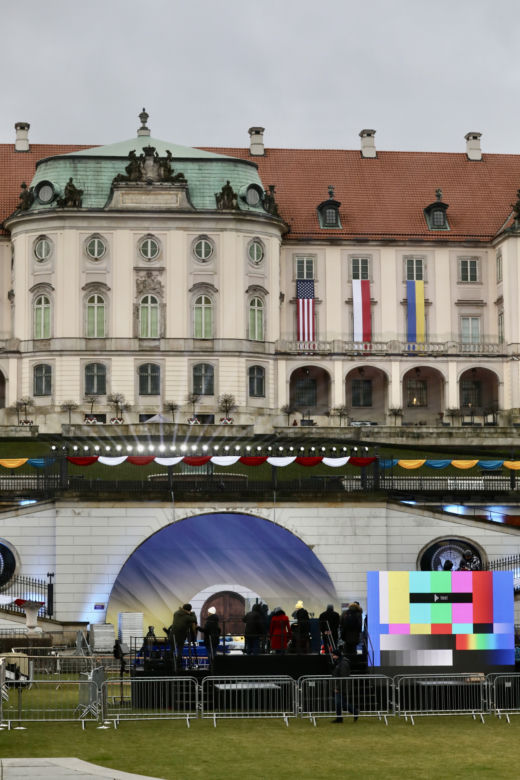 Przygotowania do wystąpienia Joe Bidena w Warszawie