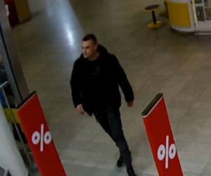 Olsztyn. Złodziej w centrum handlowym przy Tuwima. Szuka go policja! [ZDJĘCIA]