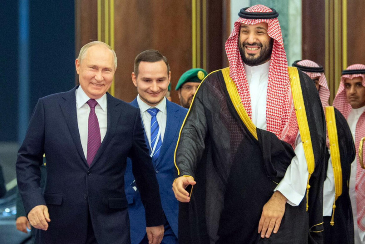  Zwrócili uwagę na ręce Putina. Zagadka rozwiązana?