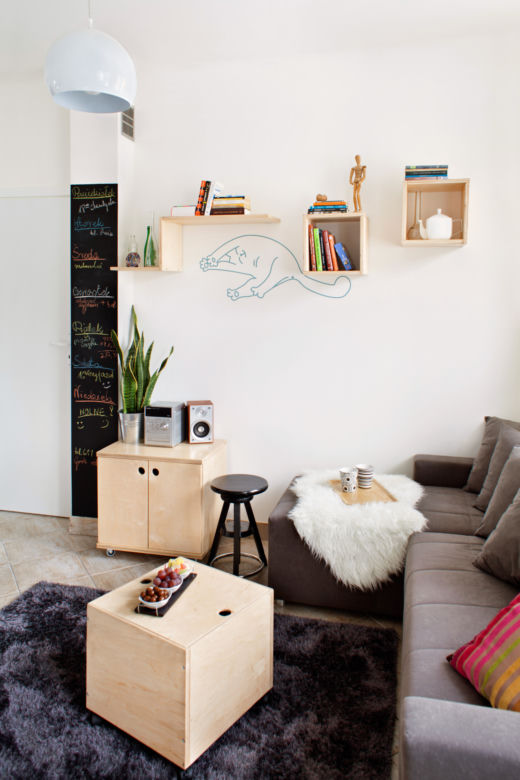 Minimalistyczna aranżacja małego salonu