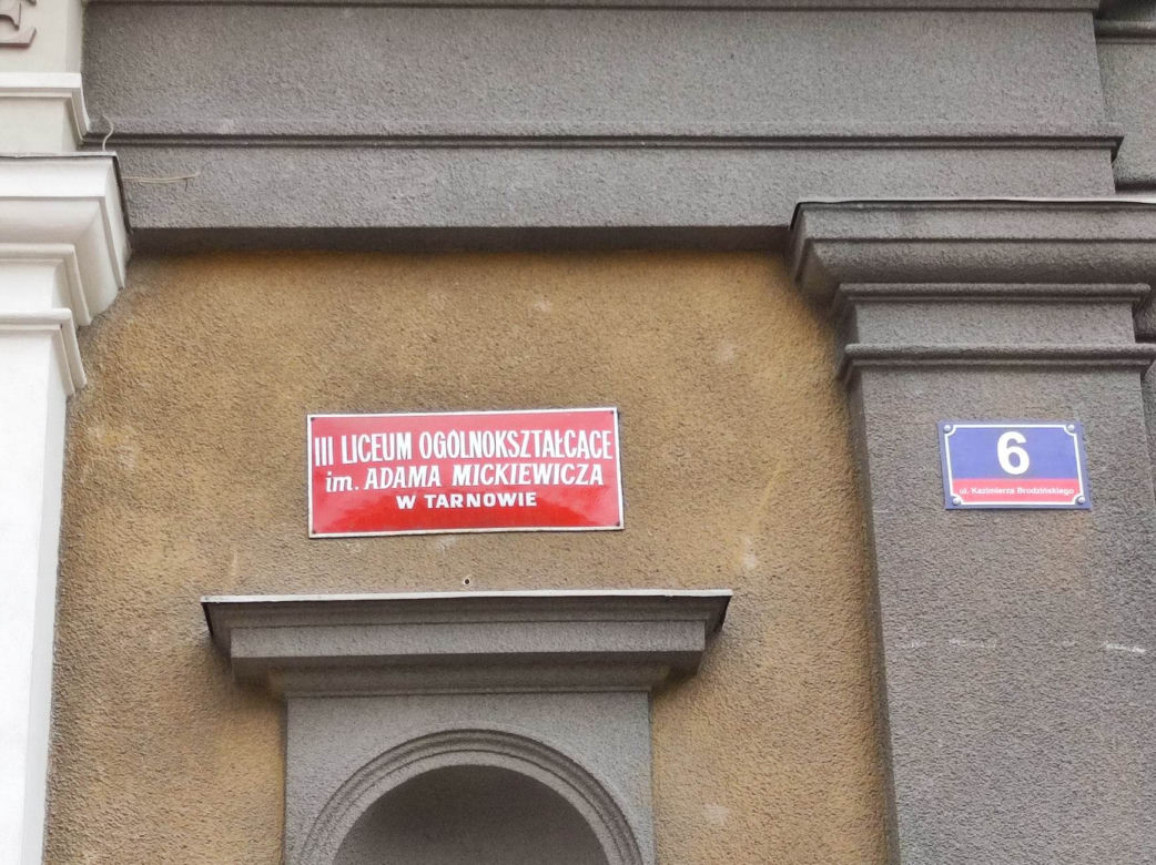 Protest w Tarnowie! Młodzi stanęli w obronie Jana Ryby. "Oddajcie nam dyrektora"
