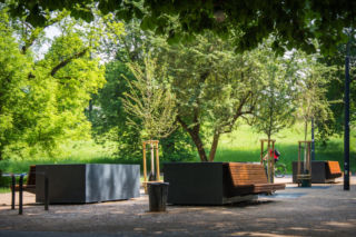 Warszawa: Park Praski po modernizacji. Nowe alejki, ławki i atrakcje dla dzieci