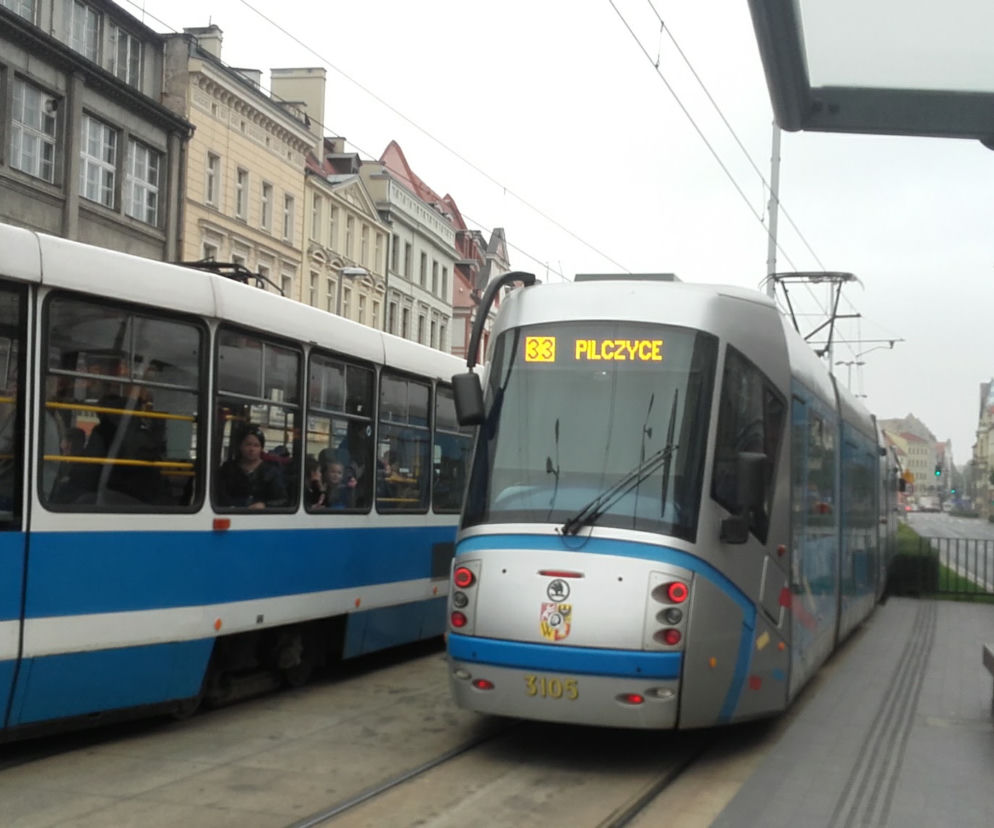 Czy uczniowie przestaną płacić za komunikację miejską? Jest zgoda Rafała Dutkiewicza. Projektem zajmą się radni