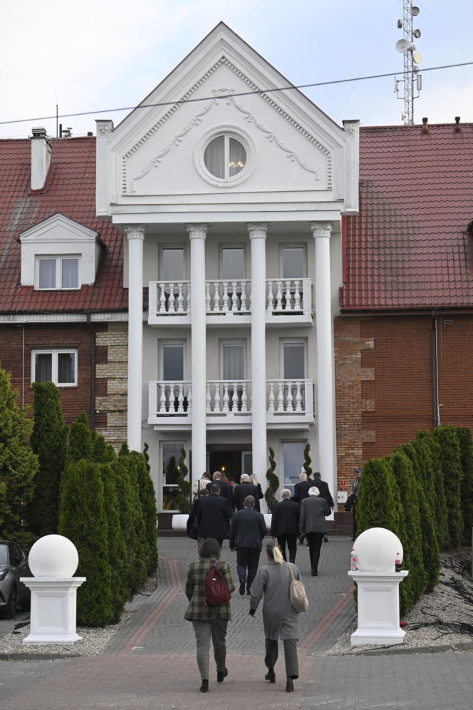 Politycy PiS jadą na wyjazdowe posiedzenie klubu