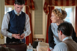 La Promesa, odcinek 355:  Śmierć Feliciano wstrząsa pałacem. Jana drży o życie gorączkującego Curra