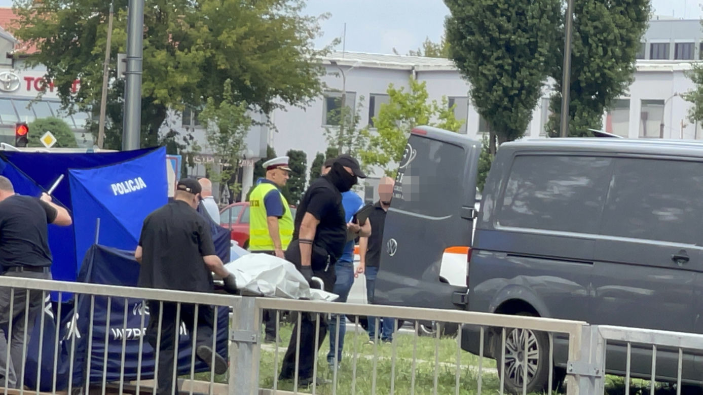 Znicz i biała różyczka. Poruszający widok w miejscu śmierci czterolatka na ul. Jagiellońskiej