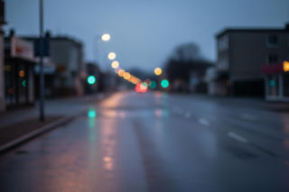 Pijany kierowca Audi w Kościanie. Co jeszcze zrobił 23-latek po zderzeniu z rondem?