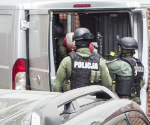 ZIMNY TERRORYSTA Z DOBREGO DOMU