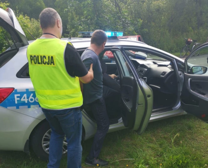 Łódzkie: Pojechał po chleb, spowodował kolizję. WYDMUCHAŁ 4 PROMILE!