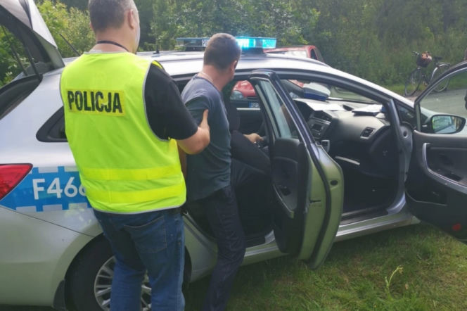 Łódzkie: Pojechał po chleb, spowodował kolizję. WYDMUCHAŁ 4 PROMILE!