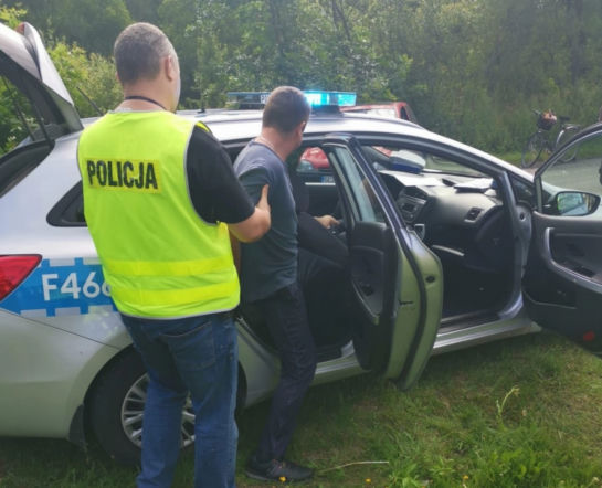 Łódzkie: Pojechał po chleb, spowodował kolizję. WYDMUCHAŁ 4 PROMILE!