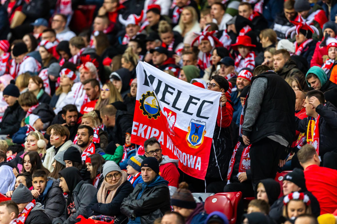 Kibice na meczu Polska -Mołdawia