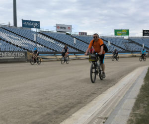 Rowerowa Stolica Polski - kręcili kilometry na stadionie w Lesznie