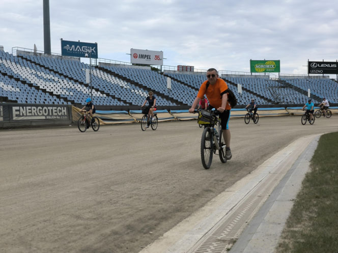 Rowerowa Stolica Polski - kręcili kilometry na stadionie w Lesznie
