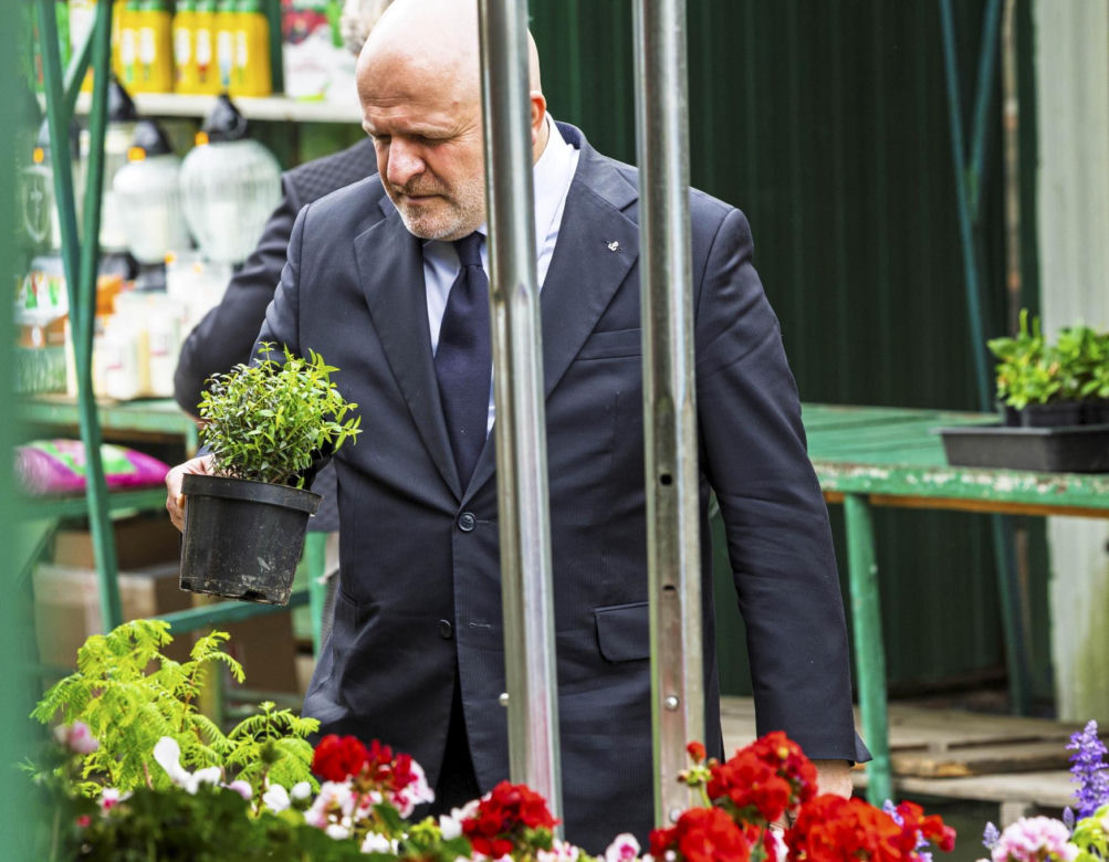 Paweł Kowal na bazarze