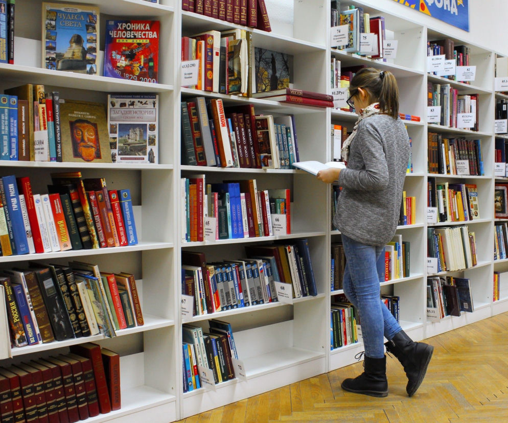Lublin: W bibliotece znowu możemy buszować wśród regałów z książkami