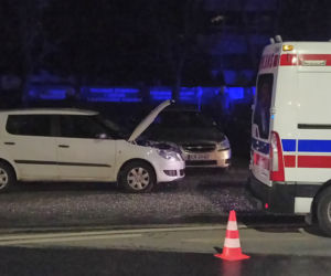 Poważny wypadek w Nowej Hucie. Karetka jadąca na sygnale zderzyła się z samochodem