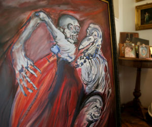 Wiemy, u kogo teraz mieszka Jarosław Kaczyński! W takich warunkach spędza czas. Mamy ZDJĘCIA!