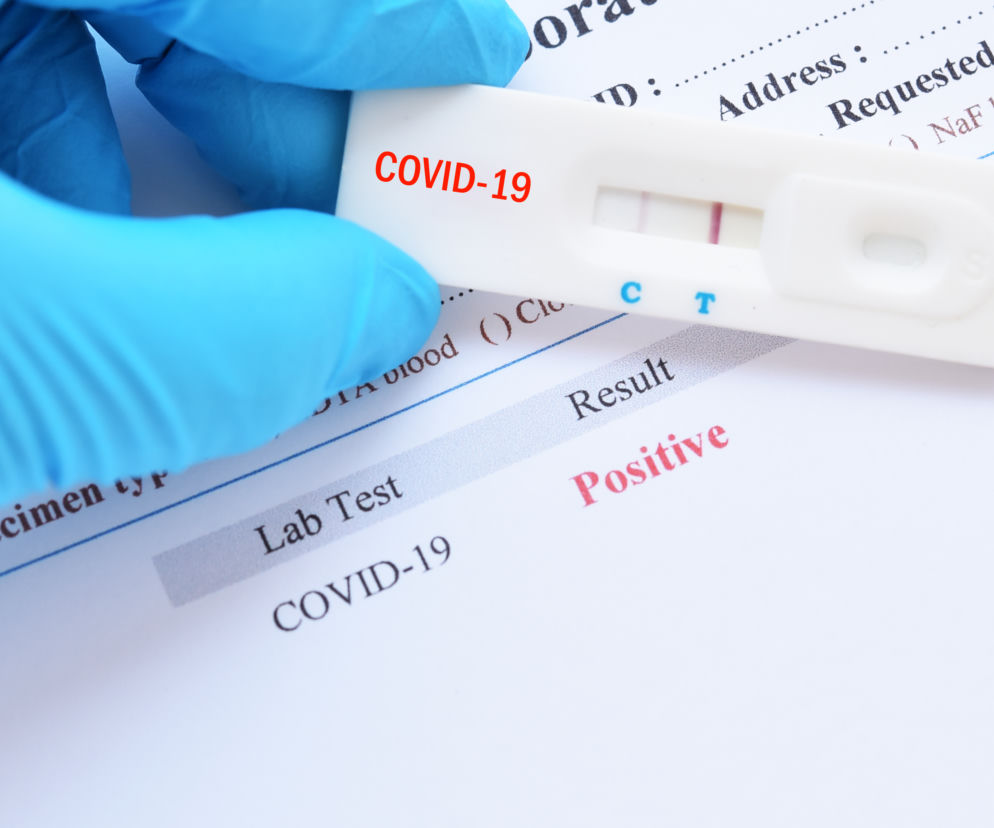 Ilu Polaków może być zarażonych brytyjską odmianą koronawirusa? Są szacunki naukowców