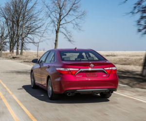 Toyota Camry 2015 w nowym odważnym stylu