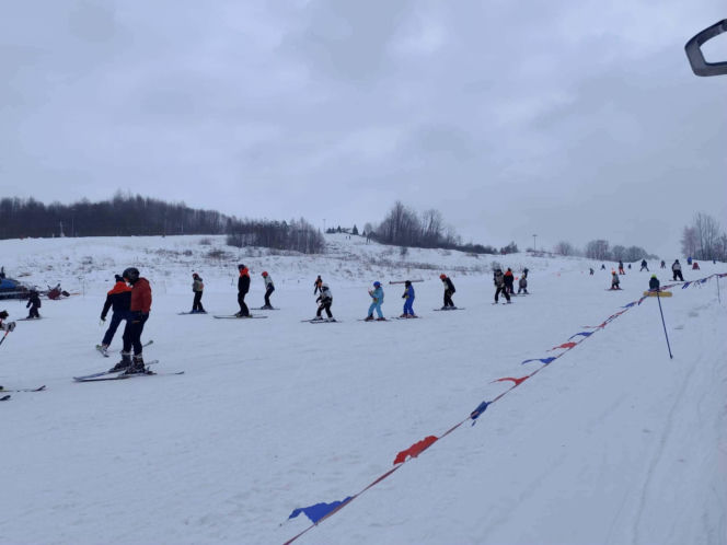 Siarczysty mróz im nie straszny! Narciarze szturmują stoki pod Krakowem