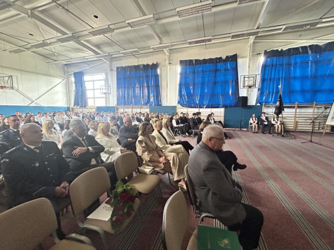 Czwartoklasiści po absolutorium. Wkrótce matury