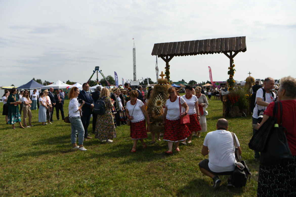 Zenek i upał rozgrzały publiczność. Tak wyglądały Dożynki Wojewódzkie 2023 w Radawcu