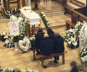 Pogrzeb 11-letniego aktora. Nikodem Marecki spoczął w białej trumnie. Żegnały go tłumy