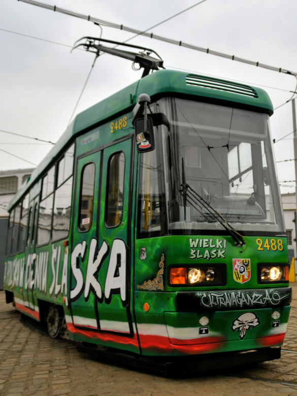 Tramwaj MPK pomalowany w barwy Śląska Wrocław