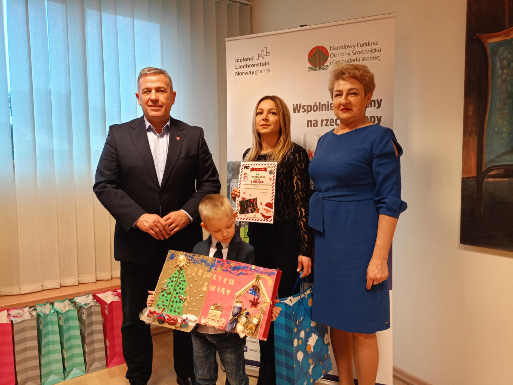 Podsumowanie konkursu na bożonarodzeniową kartkę świąteczną z recyklingu odbyło się w siedzibie Przedsiębiorstwa Energetycznego w Siedlcach