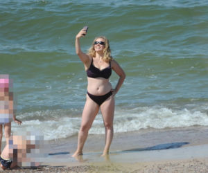 Anna Powierza wypoczywa nad polskim morzem