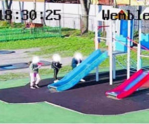 Przasnysz. Małe dziewczynki publicznie napiętnowane! Ostra reakcja na zniszczenie Wembley [ZDJĘCIA]