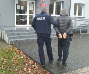 Zaatakował przechodnia nożem do tapet! Rodzina broniła agresora przed policją