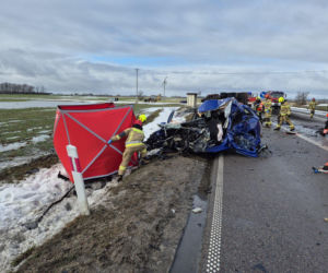 Śmiertelny wypadek pod Łomżą. Kierowca osobówki zginął na miejscu