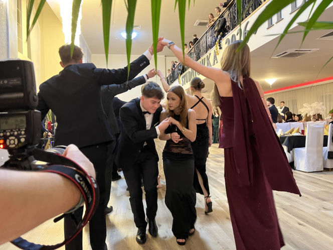 Studniówka pełna blasku i emocji! Tak bawili się maturzyści II LO w Bydgoszczy [ZDJĘCIA]