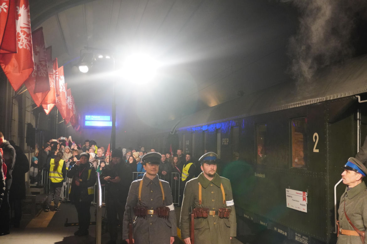 Inscenizacja przyjazdu Ignacego Paderewskiego do Poznania w przeddzień rocznicy wybuchu Powstania Wielkopolskiego