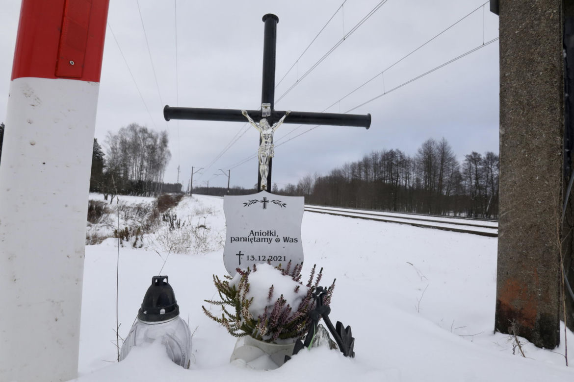 Anielka i Jaś zginęli z mamusią pod pędzącym pociągiem „Aniołki pamiętamy o Was”