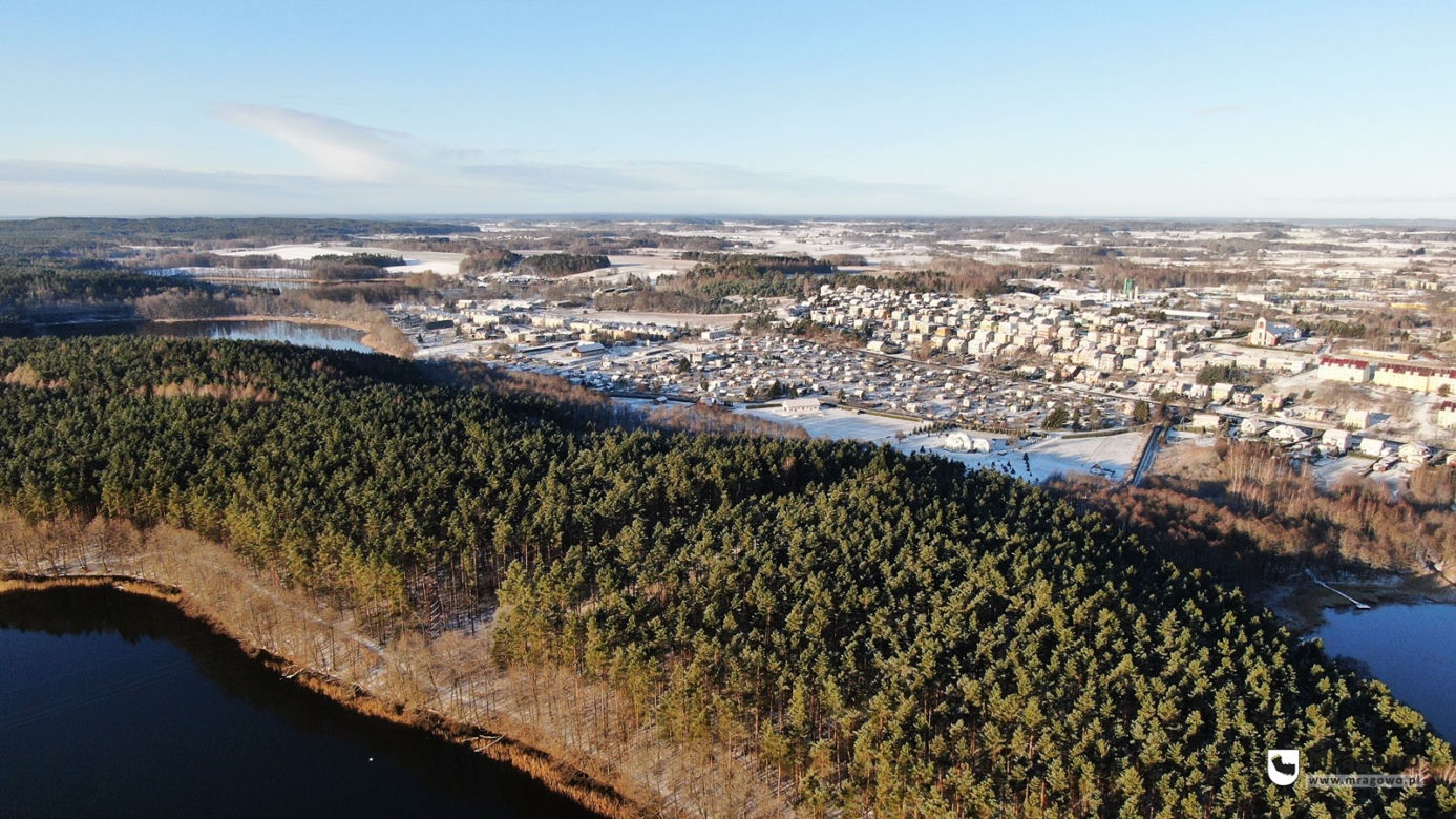 Śnieg przykrył Warmię i Mazury. Pogoda płata figle