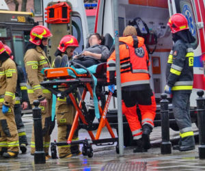 Makabra w Solcu. Kierowca Ubera zakleszczony w aucie