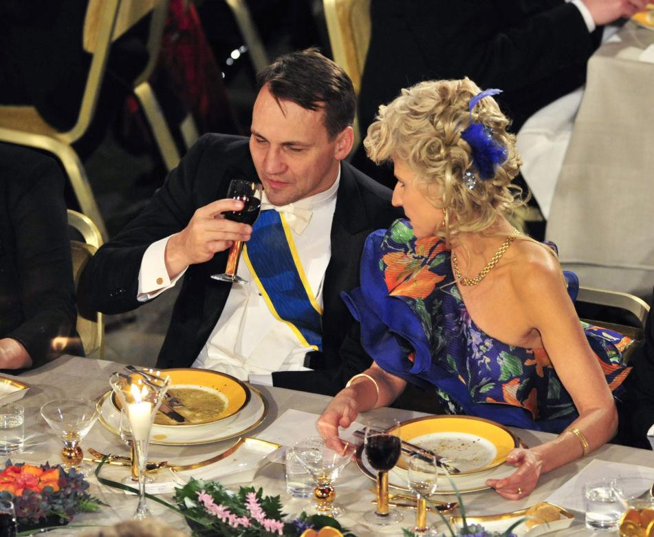 Sikorski nosi brudne szmaty