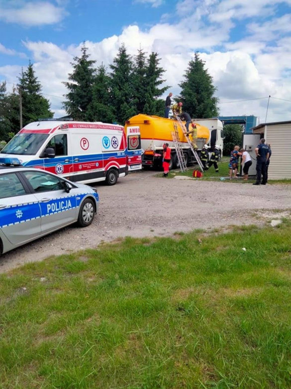 Wpadli do ciężarówki i zatruli sie oparami