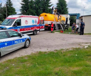 Wpadli do ciężarówki i zatruli sie oparami