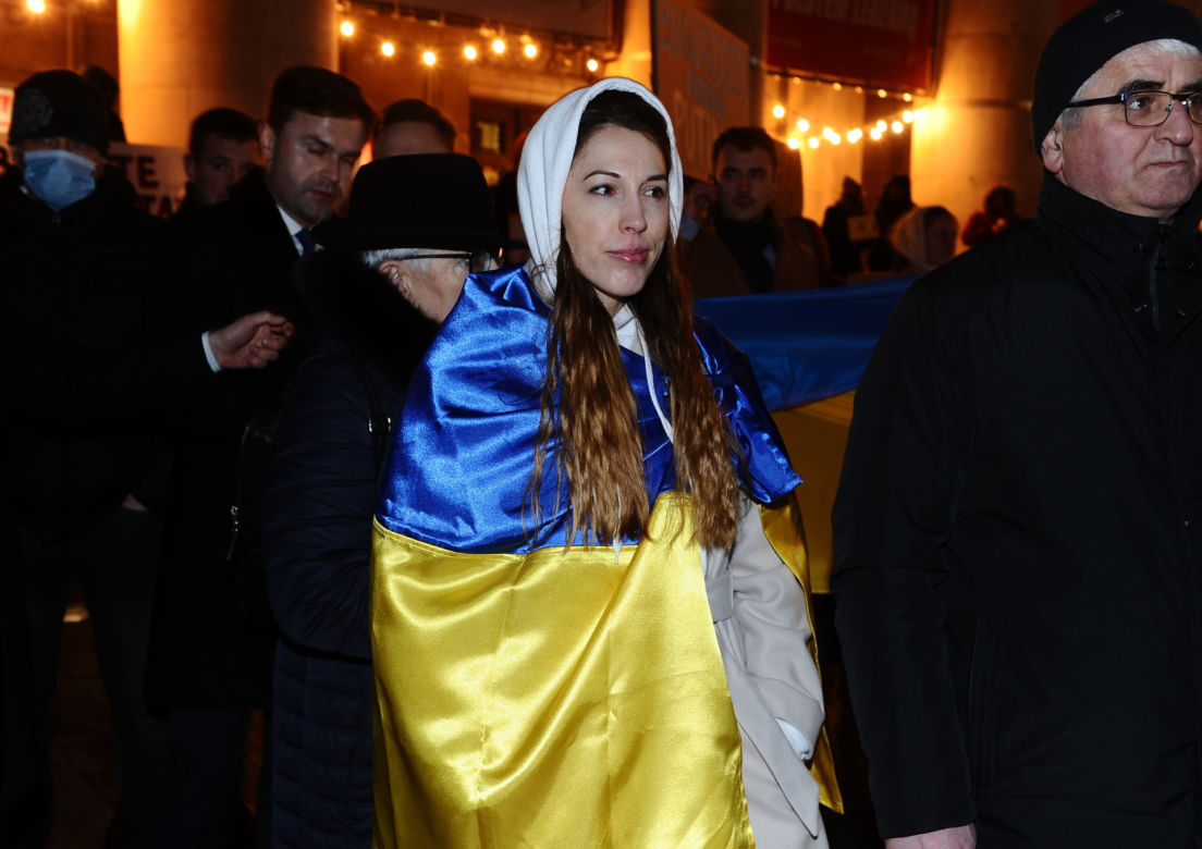 Warszawa solidarna z Ukrainą. Trzaskowski na wiecu RELACJA