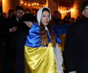 Warszawa solidarna z Ukrainą. Trzaskowski na wiecu RELACJA