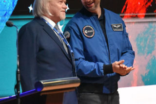 Sławosz Uznański-Wiśniewski w Toruniu. Gigantyczna kolejka pod Aulą UMK