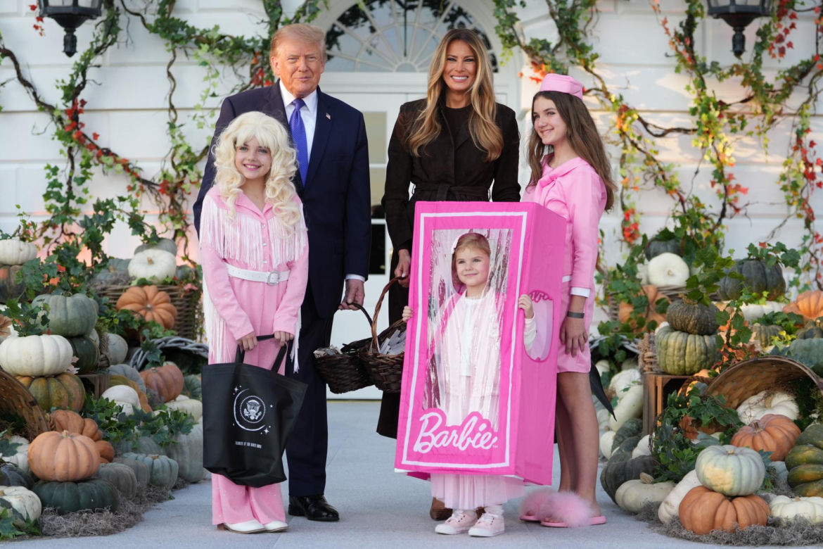 Cukierek albo psikus! Trump zaskoczył pod Białym Domem